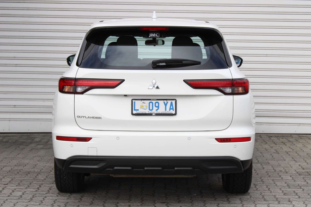 2024 Mitsubishi Outlander ES ZM