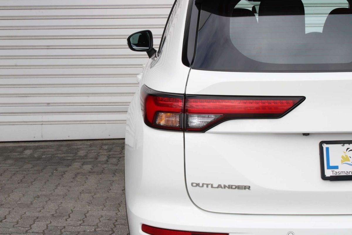 2024 Mitsubishi Outlander ES ZM