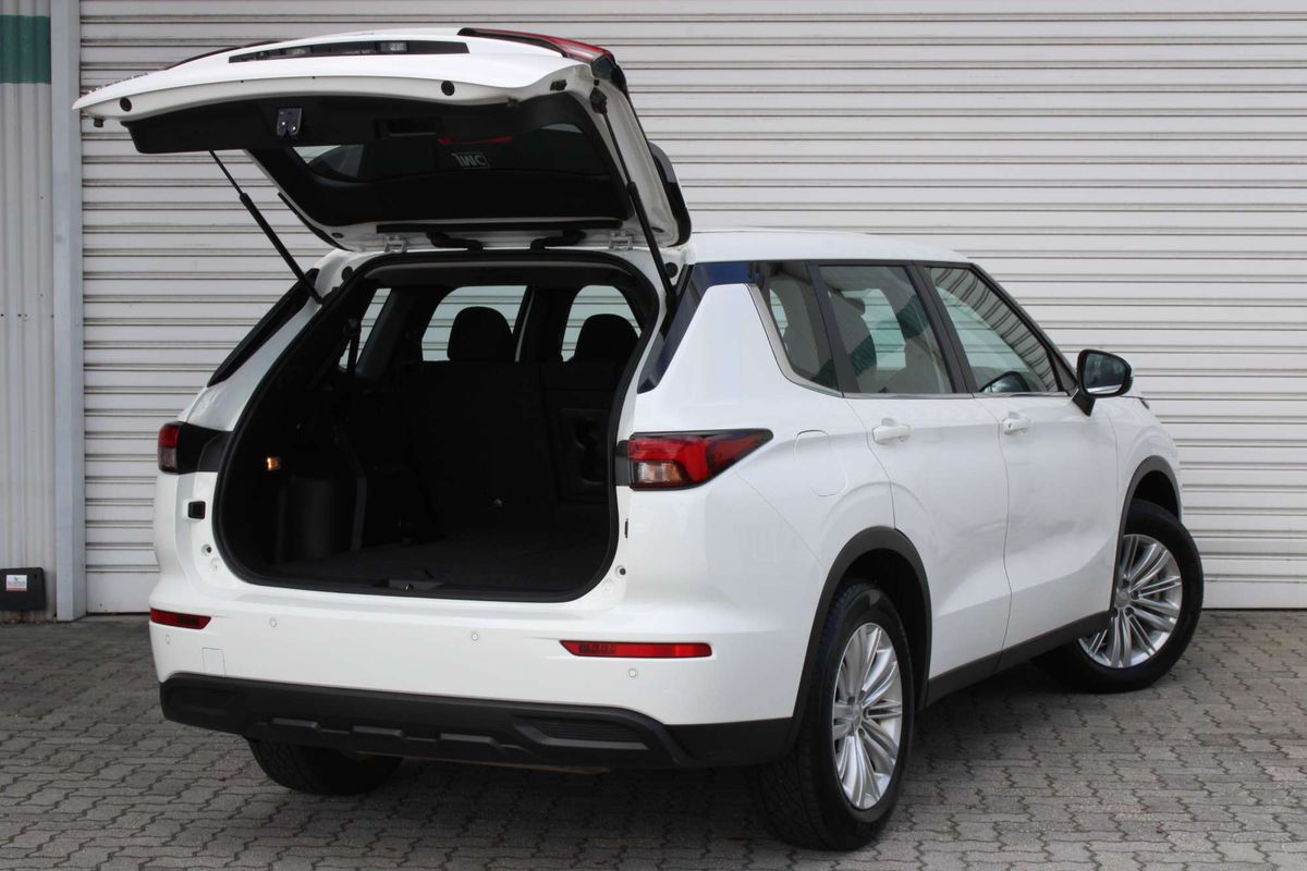 2024 Mitsubishi Outlander ES ZM