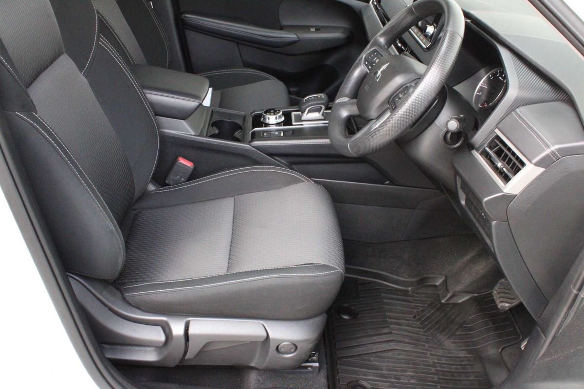 2024 Mitsubishi Outlander ES ZM