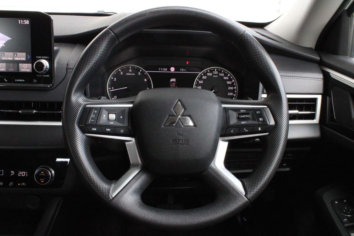 2024 Mitsubishi Outlander ES ZM