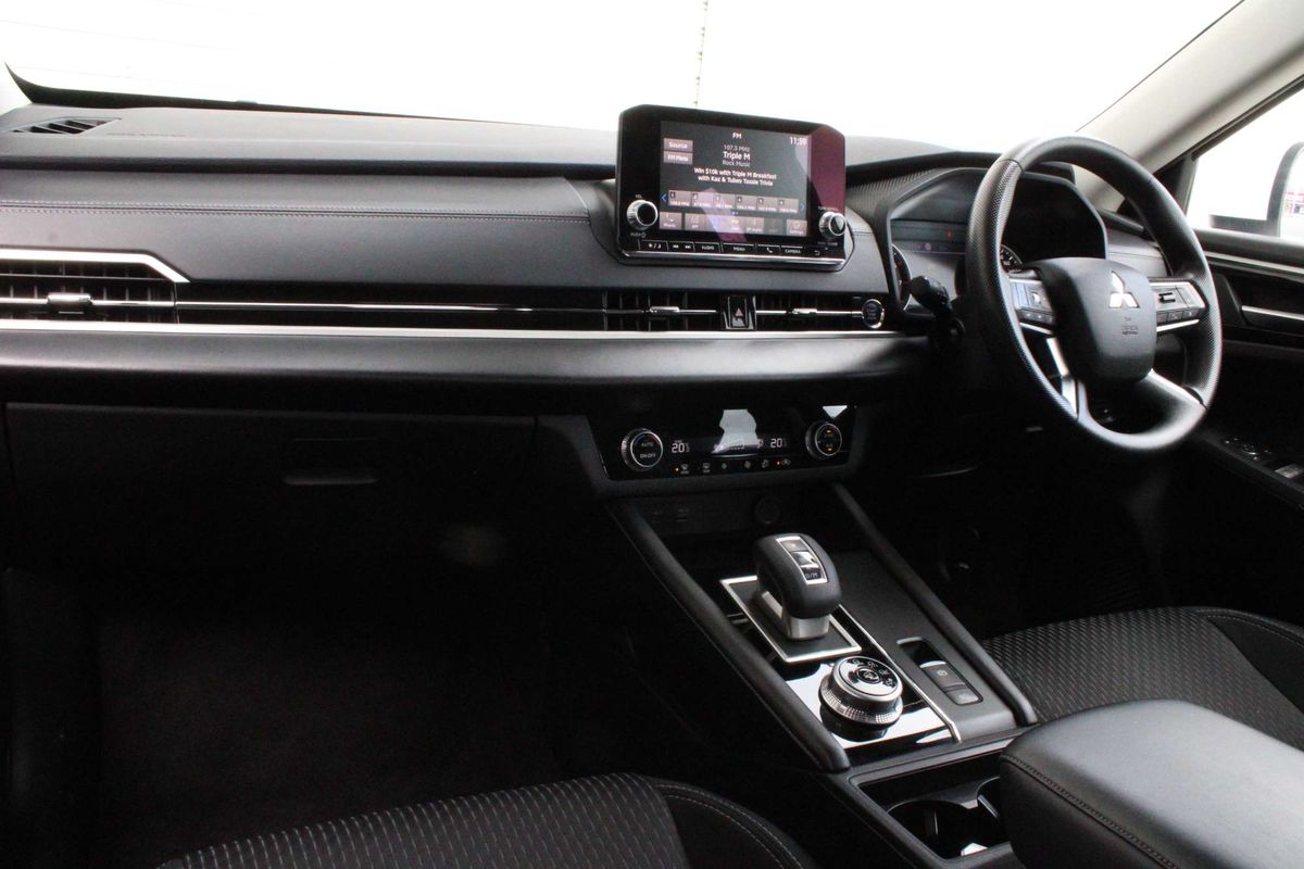 2024 Mitsubishi Outlander ES ZM