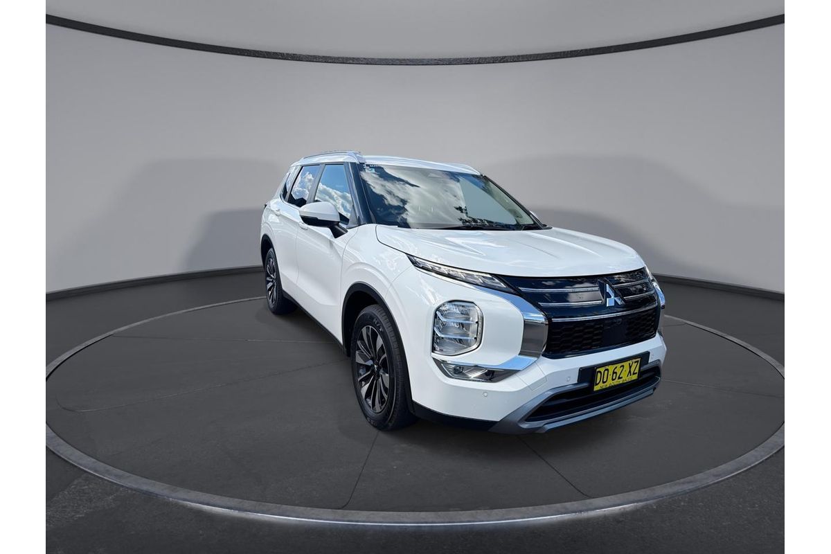 2025 Mitsubishi Outlander LS ZM