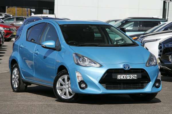 2015 Toyota Prius C i-Tech NHP10R