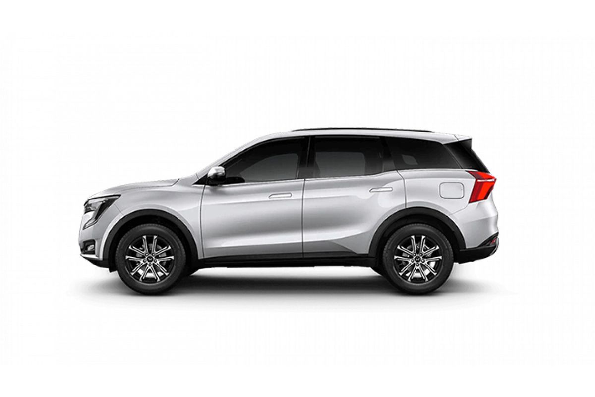 2025 Mahindra XUV700 AX7L