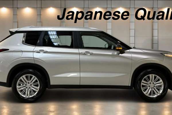 2024 Mitsubishi Outlander LS ZM
