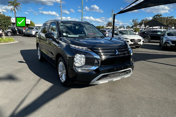 2024 Mitsubishi Outlander LS ZM