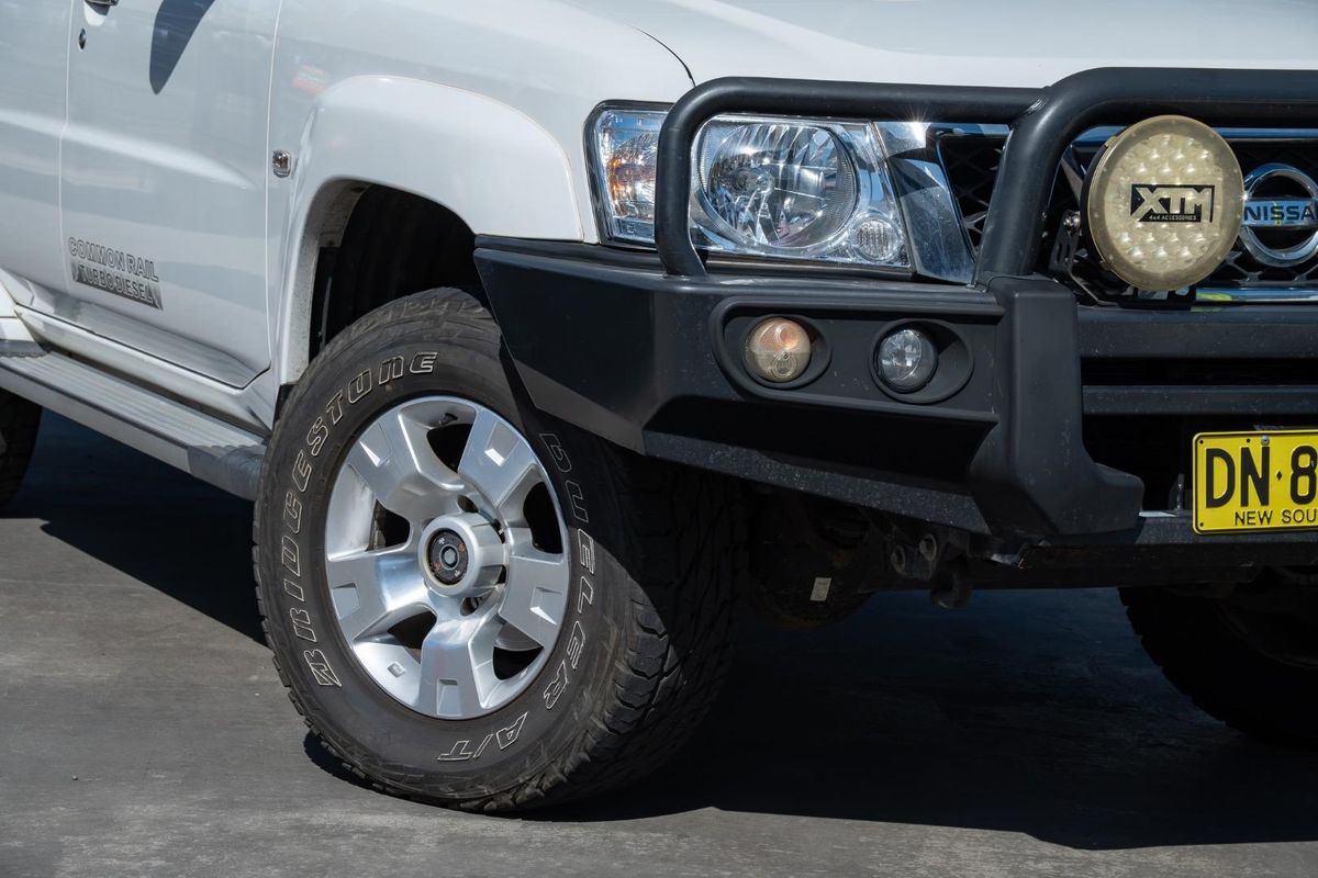2014 Nissan Patrol ST Titanium Y61