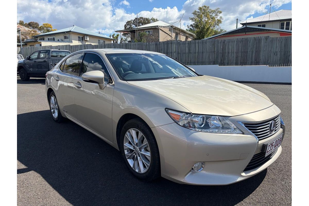 2014 Lexus ES ES300h Luxury AVV60R