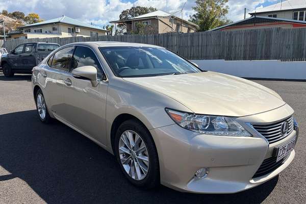 2014 Lexus ES ES300h Luxury AVV60R