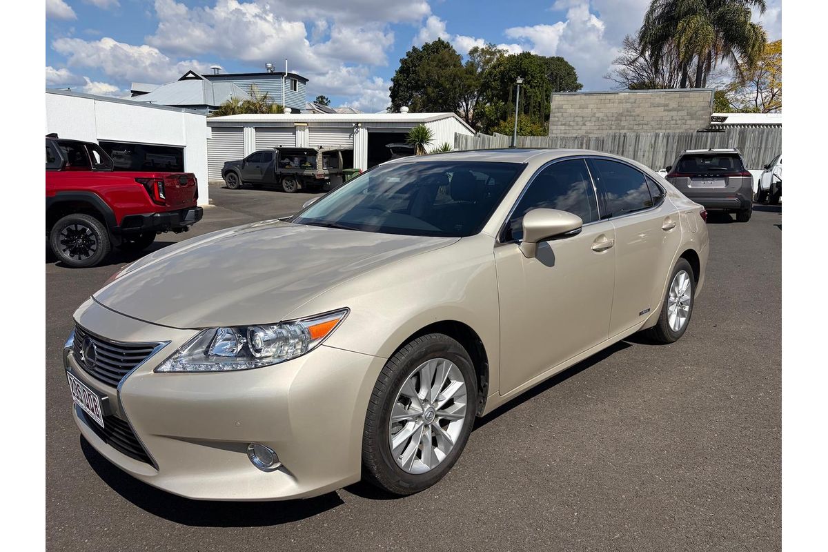 2014 Lexus ES ES300h Luxury AVV60R