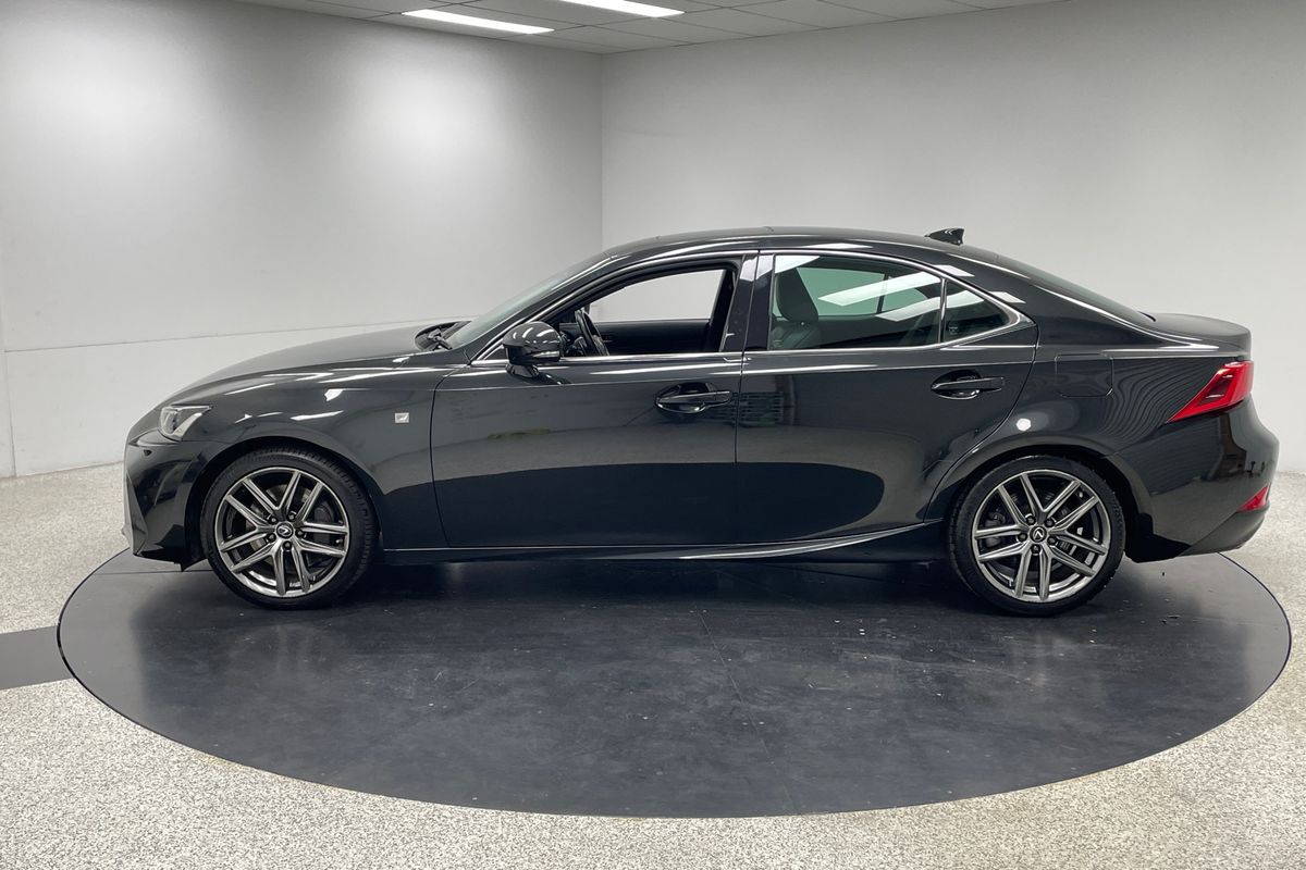 2019 Lexus IS