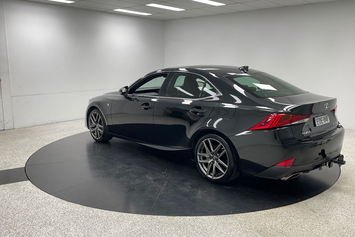 2019 Lexus IS