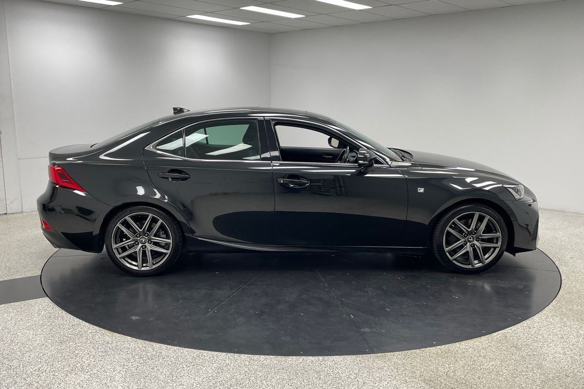 2019 Lexus IS