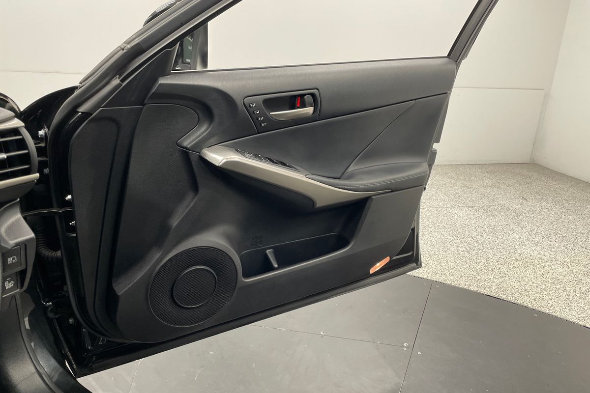 2019 Lexus IS