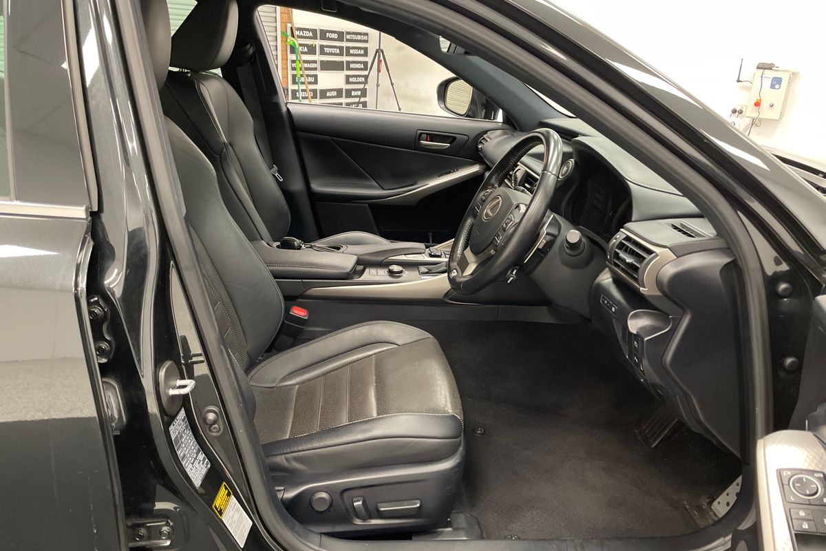 2019 Lexus IS