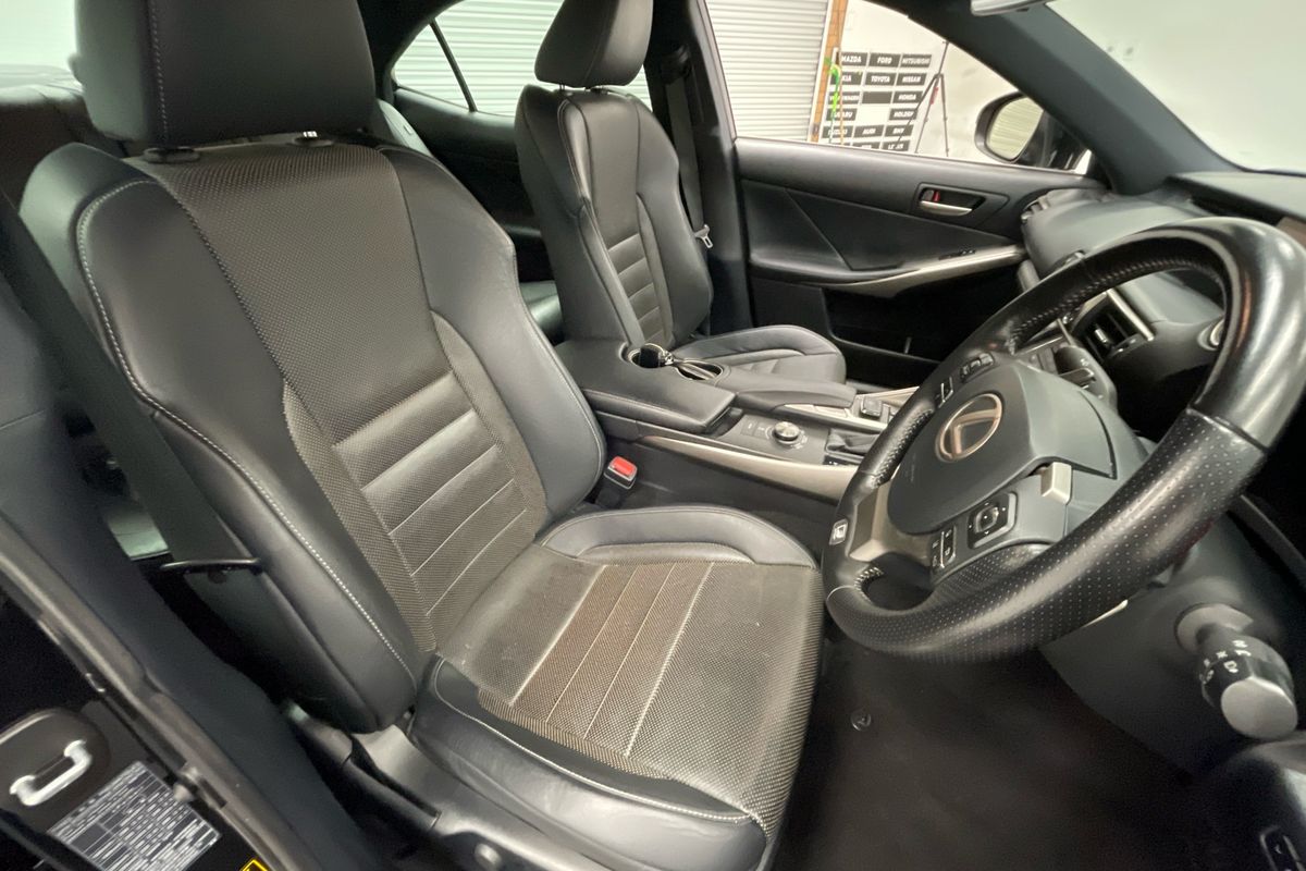 2019 Lexus IS
