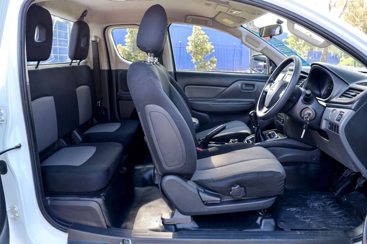 2017 Mitsubishi Triton GLX MQ 4X4 image 21