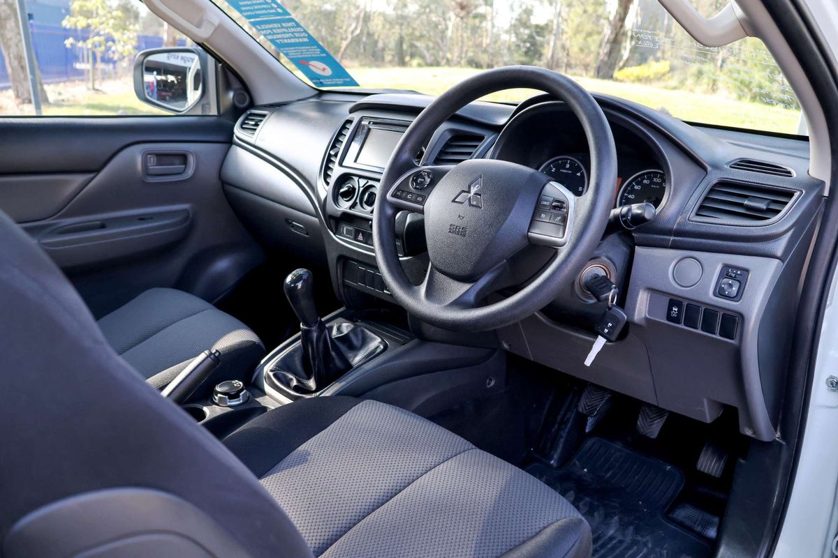 2017 Mitsubishi Triton GLX MQ 4X4 image 25