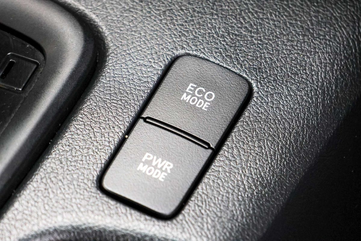 2020 Toyota Hilux SR GUN126R 4X4 image 28