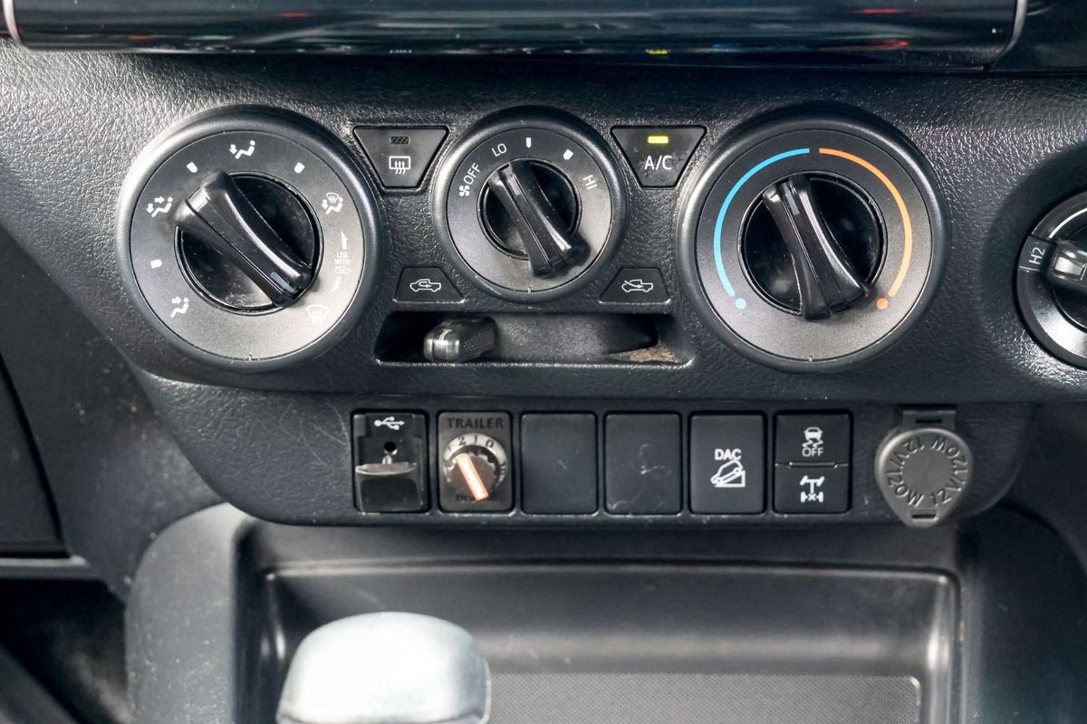 2020 Toyota Hilux SR GUN126R 4X4 image 31