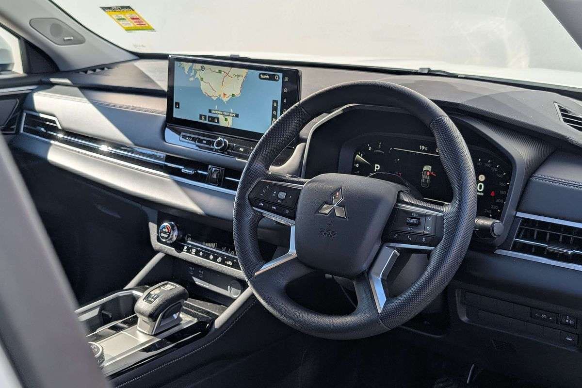 2026 Mitsubishi Outlander ES ZM
