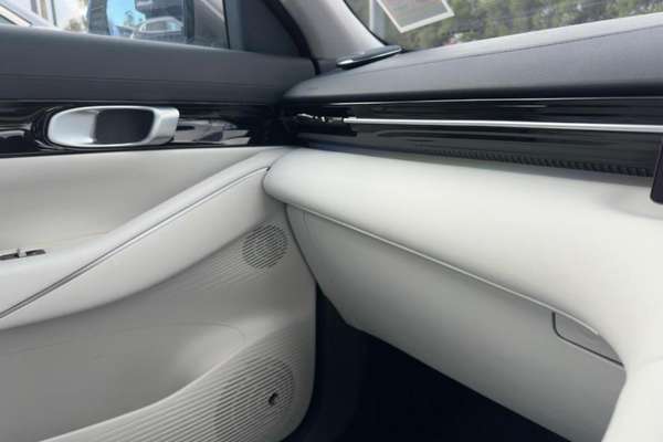 2026 Geely Starray EM-i Inspire Extended Range P145 thumb-2