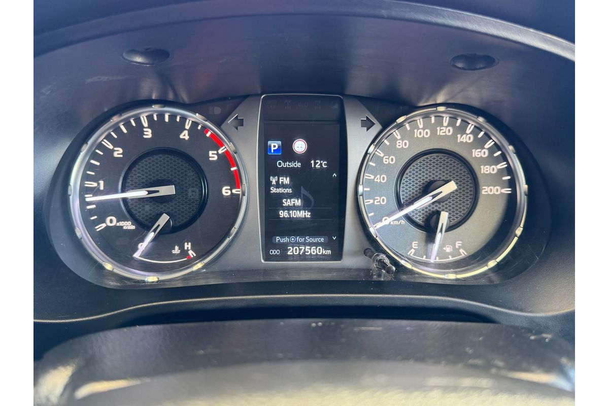 2021 Toyota Hilux SR GUN126R 4X4 image 4