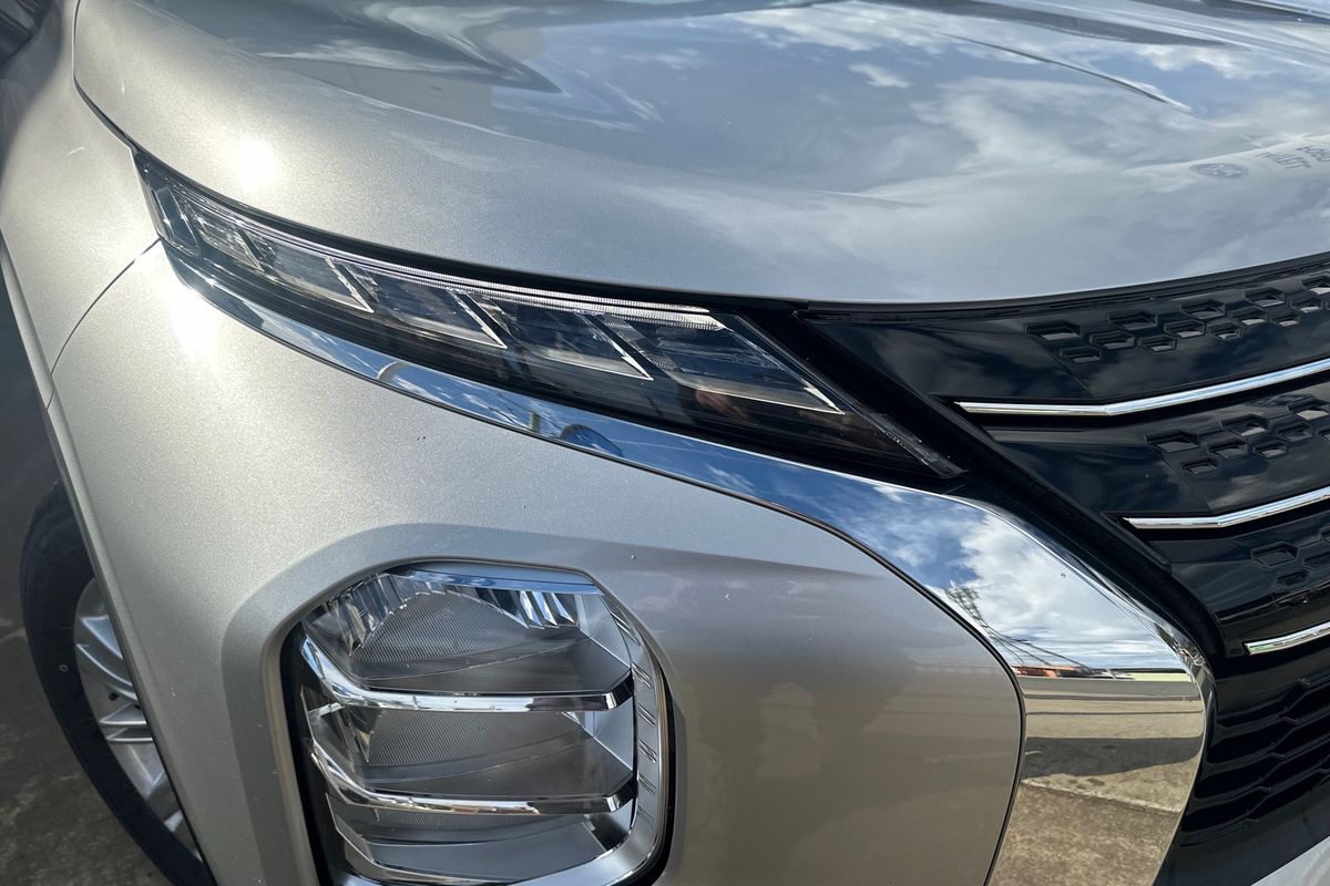 2023 Mitsubishi Outlander LS ZM
