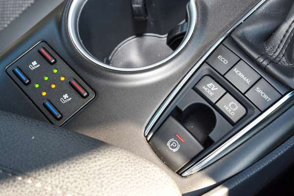 2022 Toyota Camry SL AXVH70R thumb-13