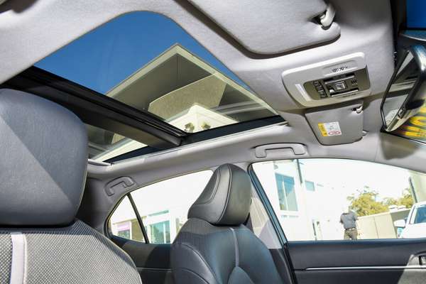 2022 Toyota Camry SL AXVH70R thumb-14
