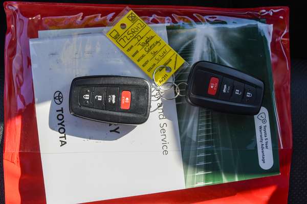 2022 Toyota Camry SL AXVH70R thumb-21