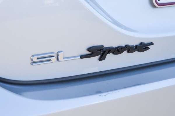 2022 Toyota Camry SL AXVH70R thumb-19