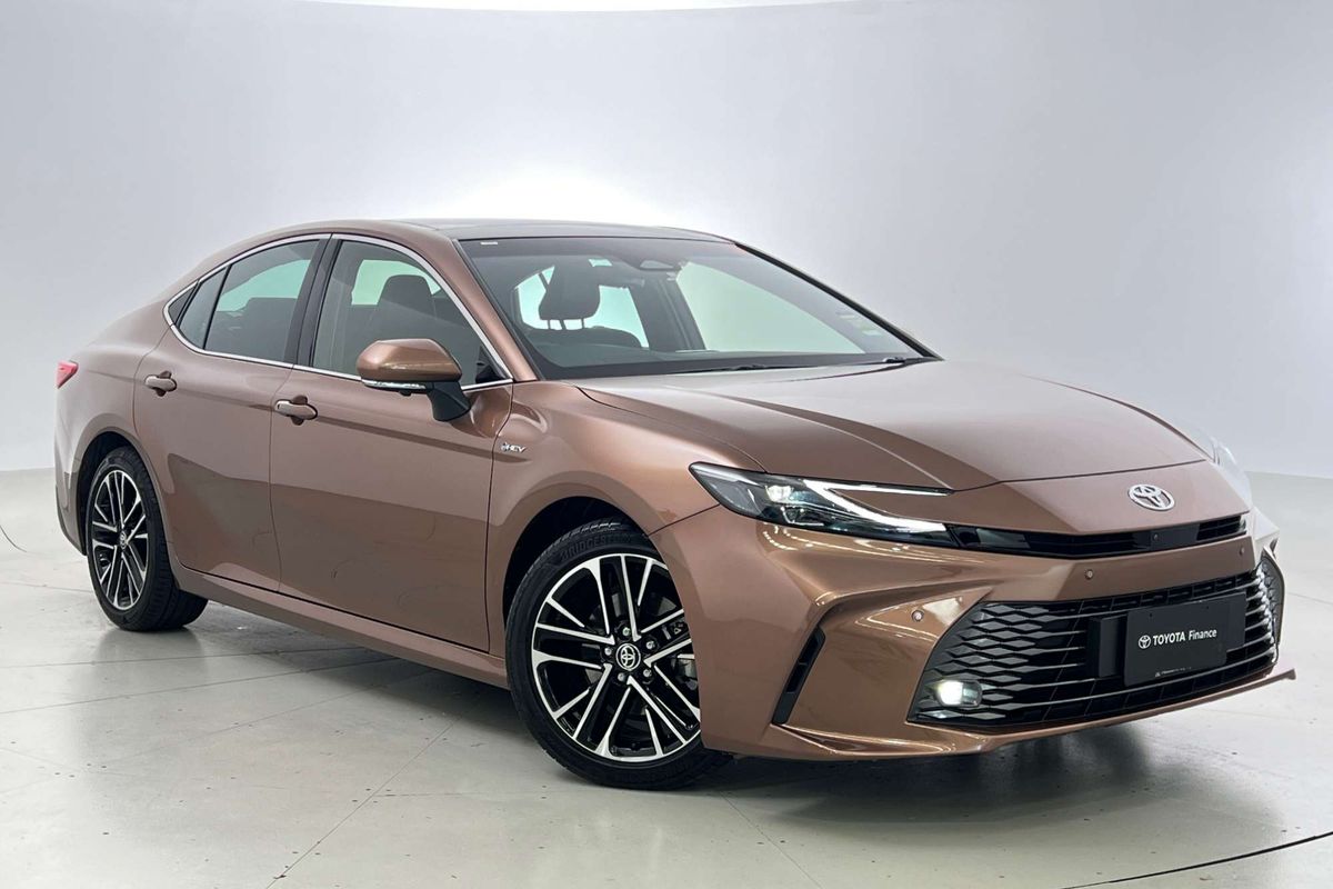 2025 Toyota Camry SL AXVH80R