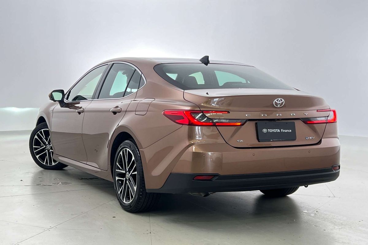 2025 Toyota Camry SL AXVH80R