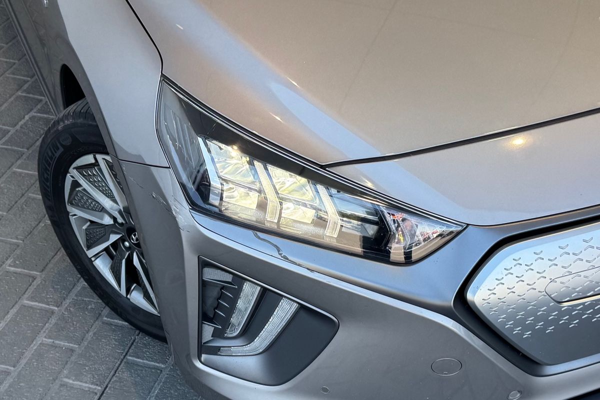 2020 Hyundai IONIQ Electric Premium AE.3