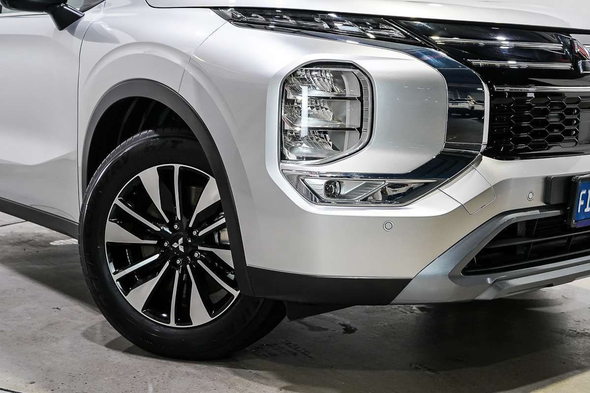 2025 Mitsubishi Outlander LS ZM