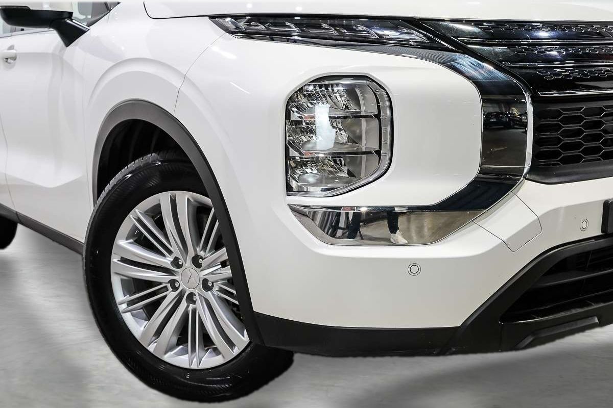 2024 Mitsubishi Outlander ES ZM
