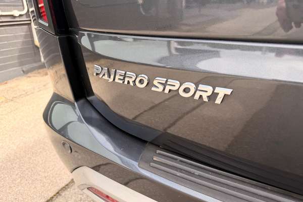 2021 Mitsubishi Pajero Sport GLS QF thumb-10