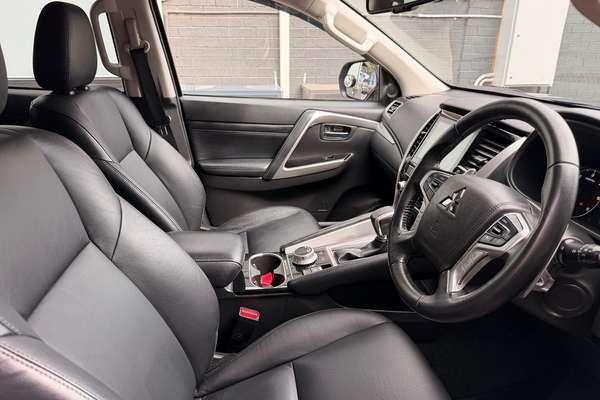2021 Mitsubishi Pajero Sport GLS QF thumb-11
