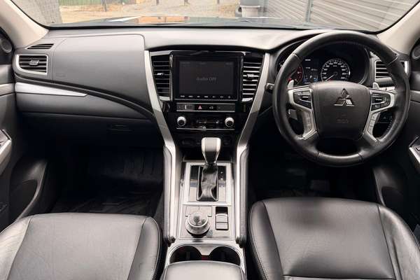 2021 Mitsubishi Pajero Sport GLS QF thumb-12