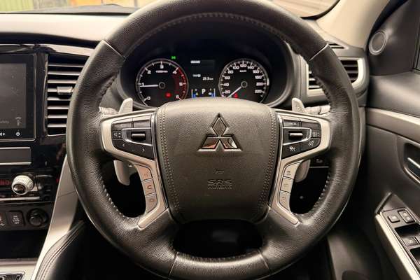 2021 Mitsubishi Pajero Sport GLS QF thumb-16