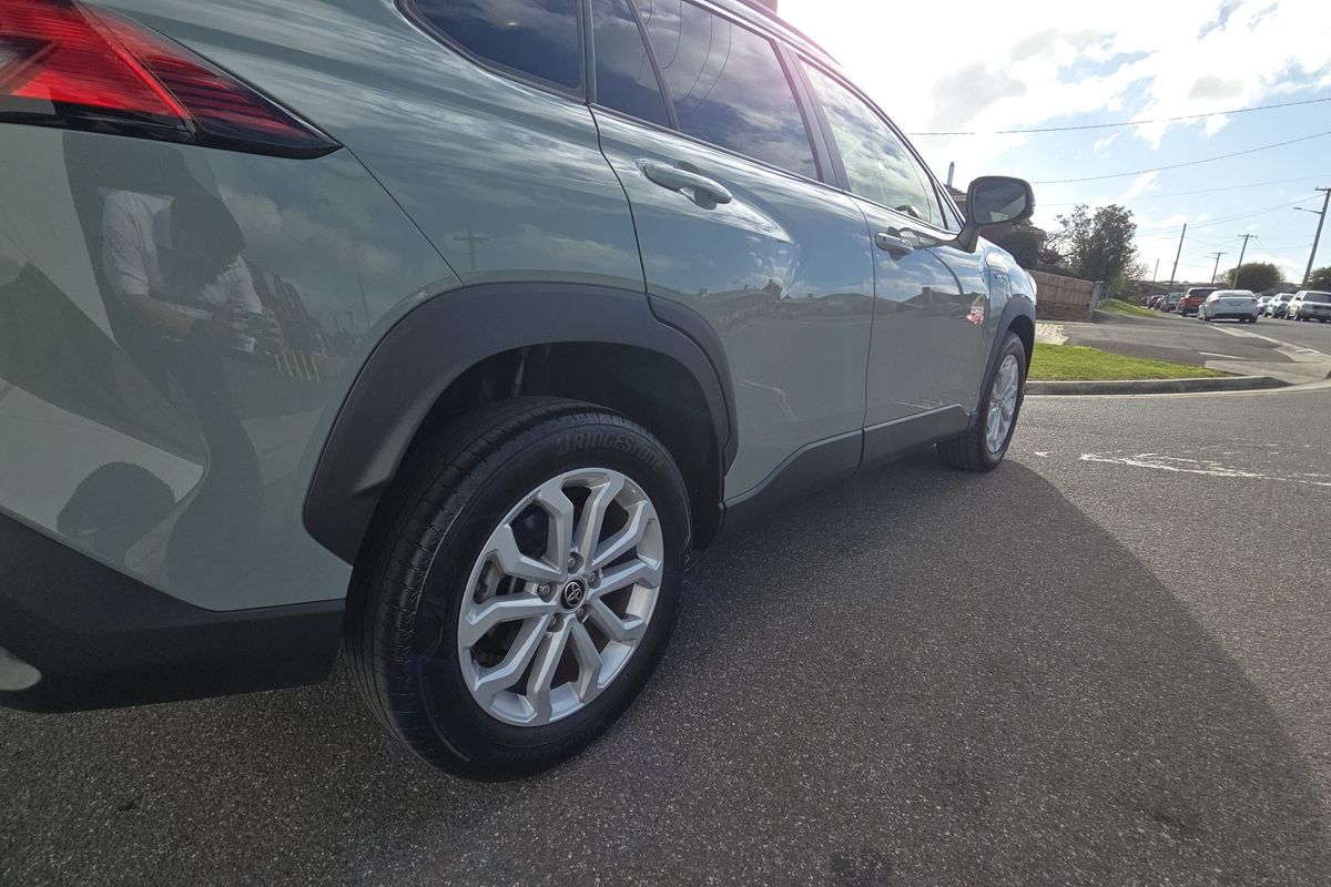 2024 Toyota Corolla Cross GXL MXGH10R
