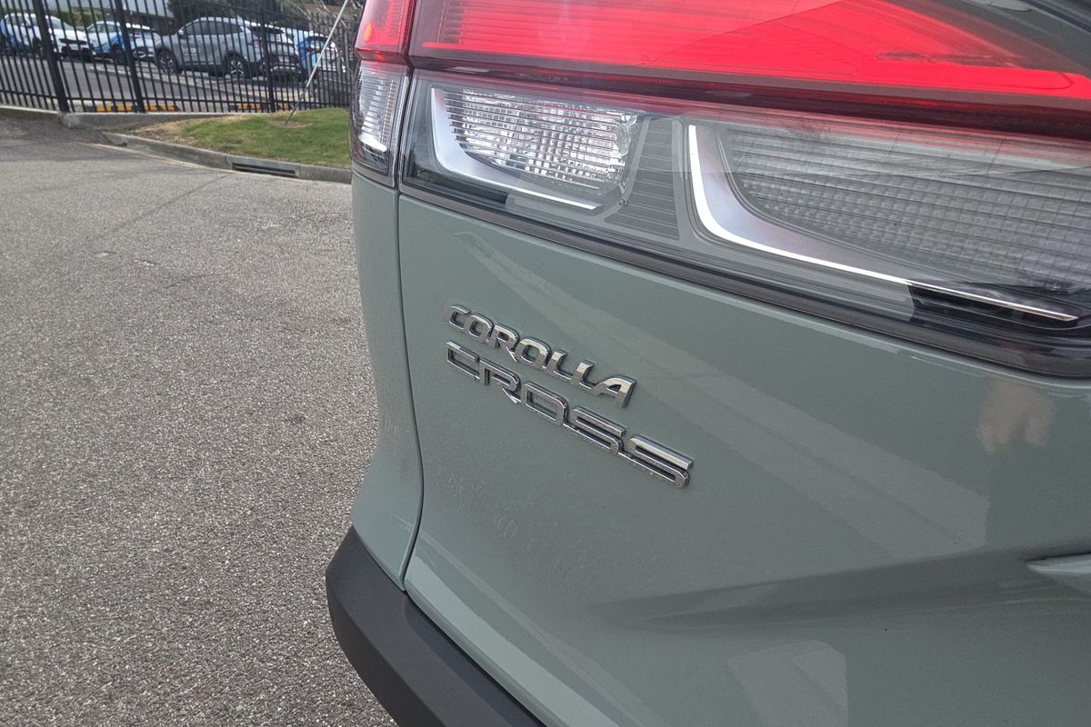 2024 Toyota Corolla Cross GXL MXGH10R