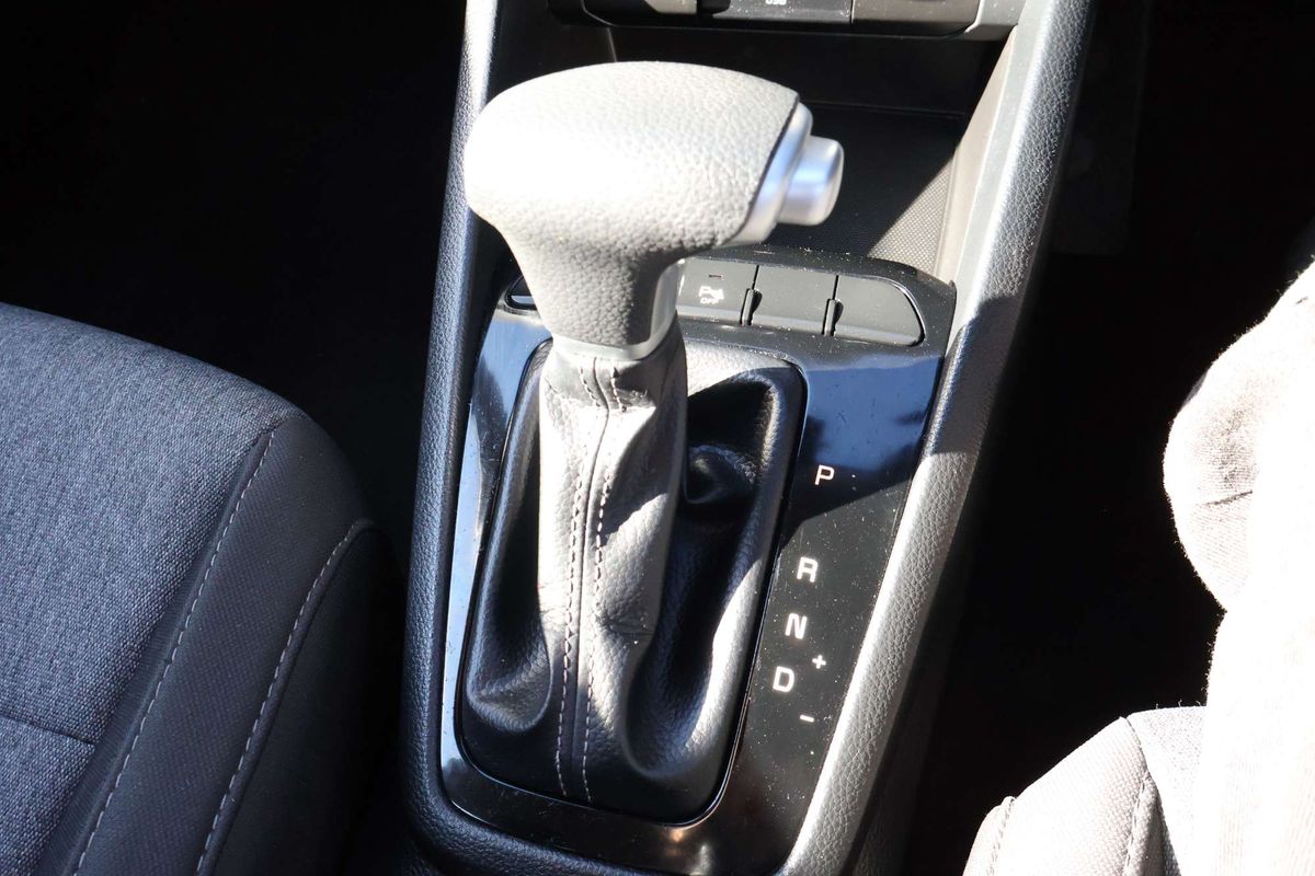 2023 Kia Stonic S YB