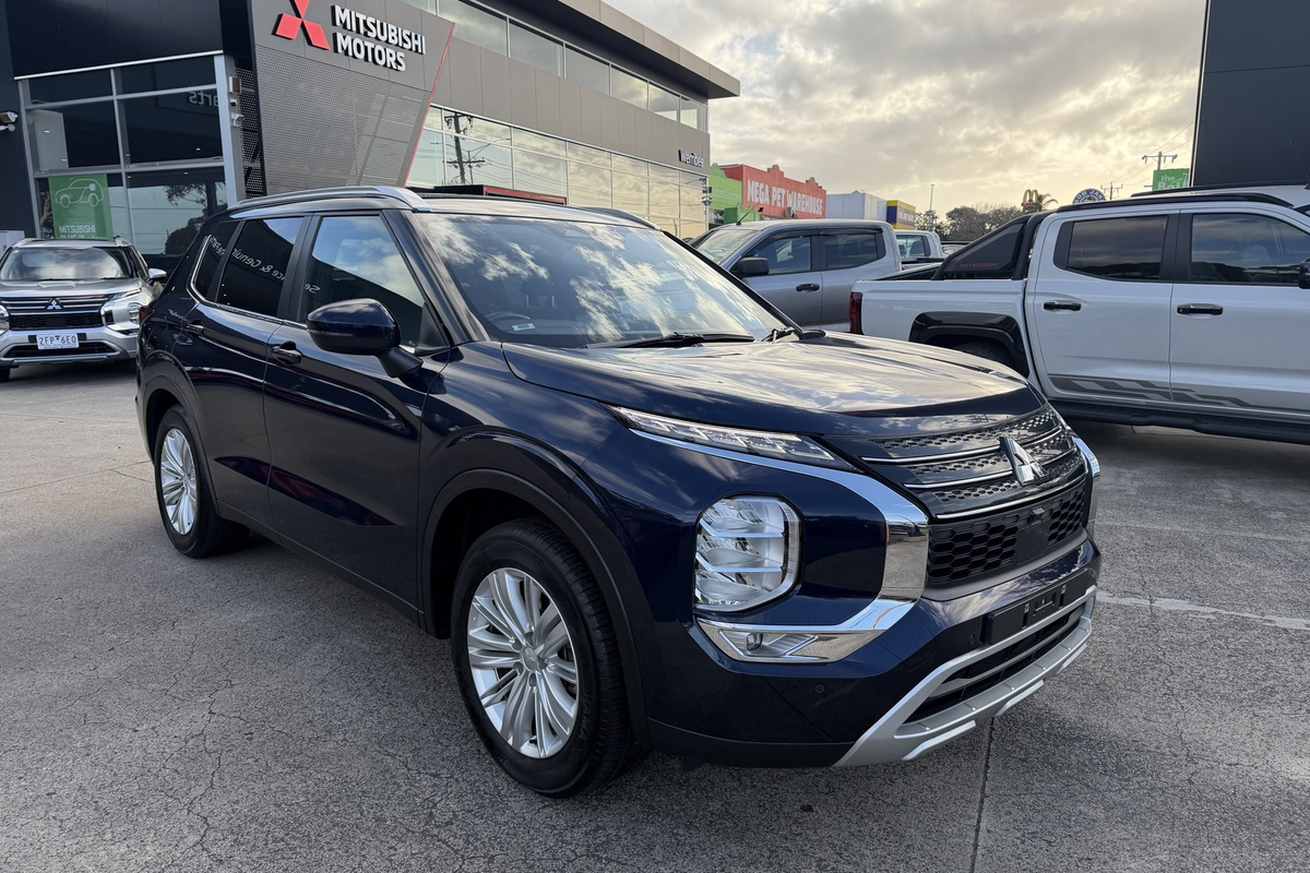 2024 Mitsubishi Outlander LS ZM