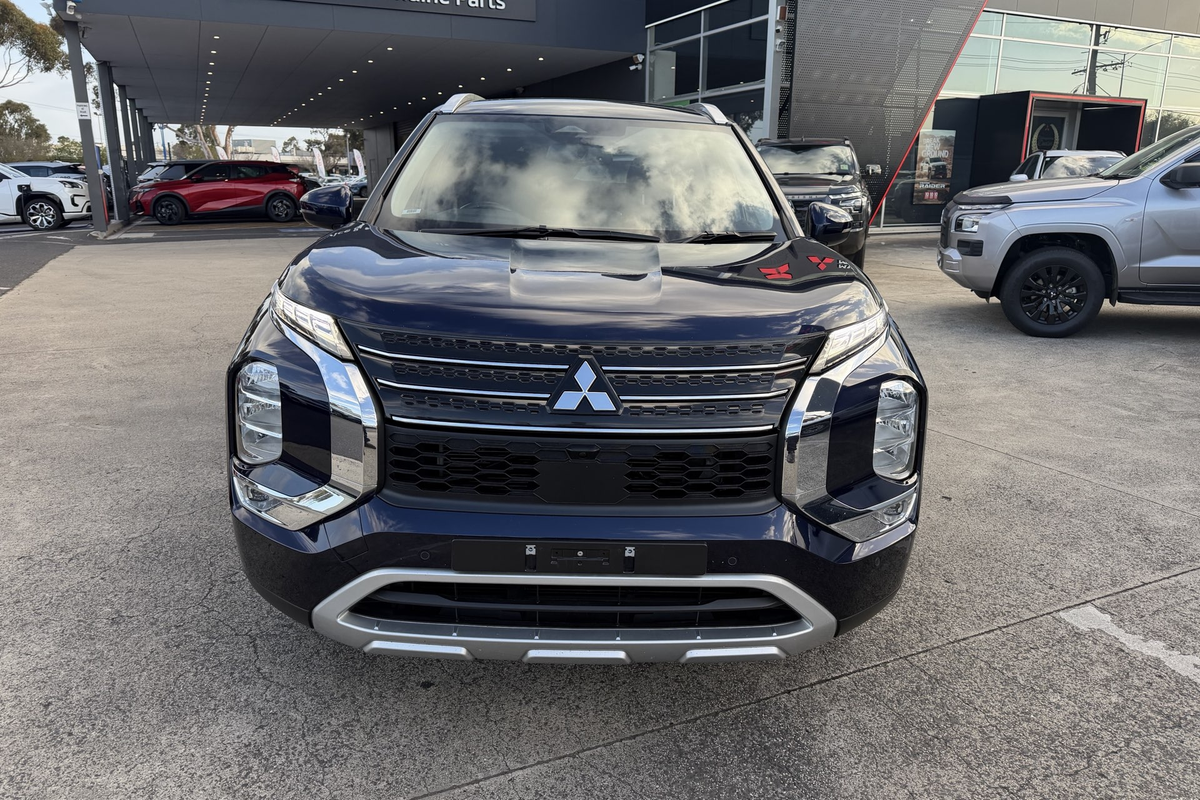 2024 Mitsubishi Outlander LS ZM