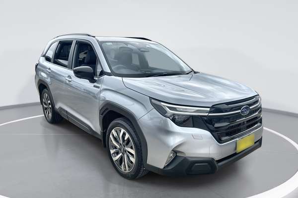 2025 Subaru Forester Hybrid Touring S6