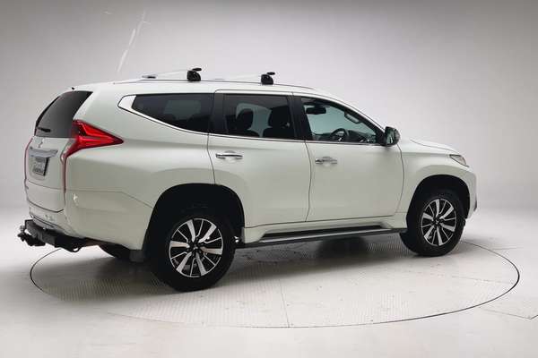 2016 Mitsubishi Pajero Sport GLS QE thumb-2