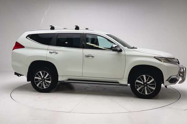 2016 Mitsubishi Pajero Sport GLS QE thumb-3